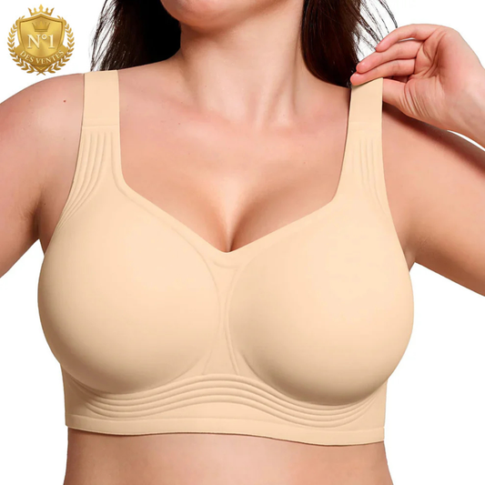 Närbild framifrån på modell i beige bh med breda axelband och vågiga linjer 1