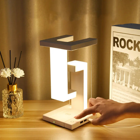 Moderne LED-Tischlampe, rechteckig, dimmbar, Touch-Bedienung, Holzoptik, warmweißes Licht.