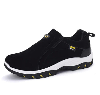 Schwarzer Herren-Sportschuh, rutschfest, atmungsaktiv, mit gelben Akzenten, ideal für Outdoor.