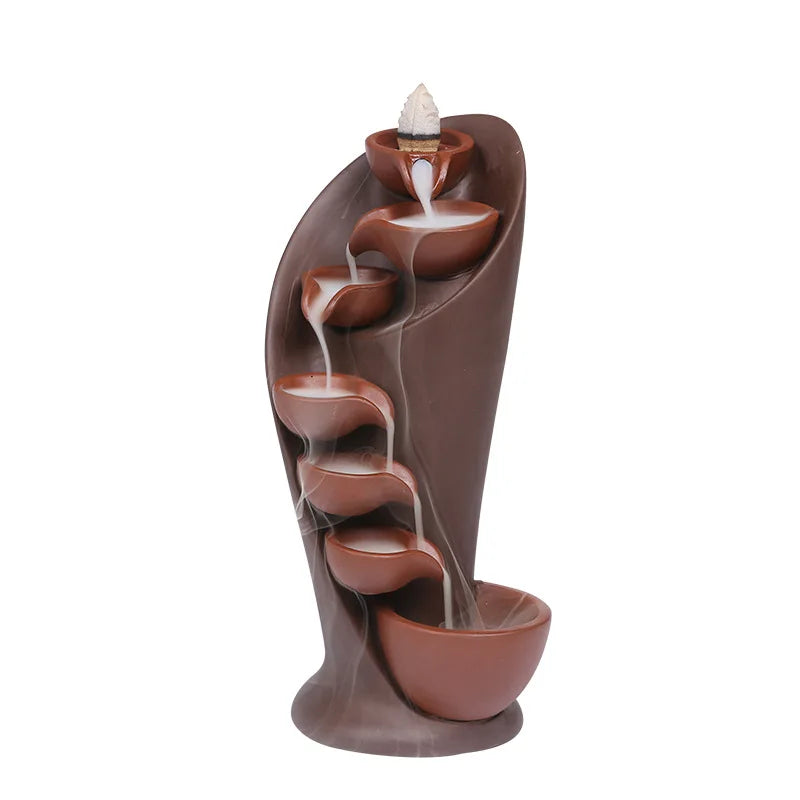Handgefertigter Keramik-Räuchergefäß, Wasserfall-Design, braun, kreative Heimdekoration.