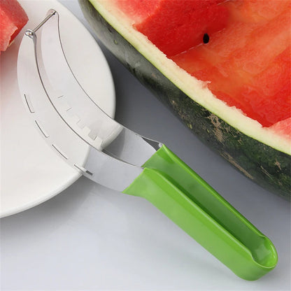 Grüner Melonenschneider aus Edelstahl, ergonomischer Griff, ideal für Wassermelonen.