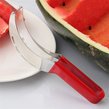 Roter Melonenschneider aus Edelstahl, ergonomischer Griff, ideal zum Schneiden von Wassermelonen.