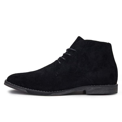 Schwarzer Wildlederstiefel für Herren, elegantes Design, ideal für formelle Anlässe.