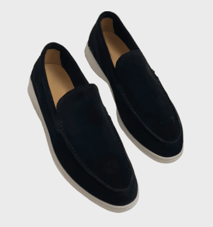 Schwarze Wildleder-Loafer für Herren, elegante Freizeitschuhe mit weißer Sohle.