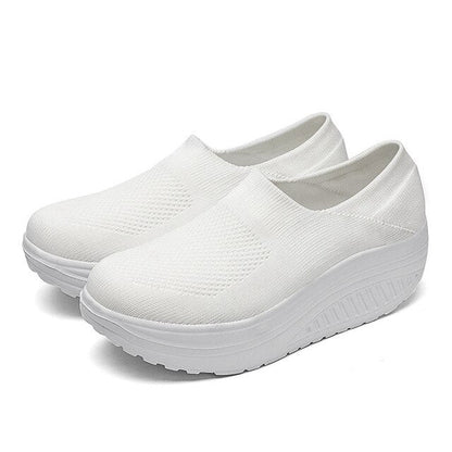 Weiße Damen-Plateausneaker, Mesh, leicht, rutschfest, Slip-On, modisch, bequem.