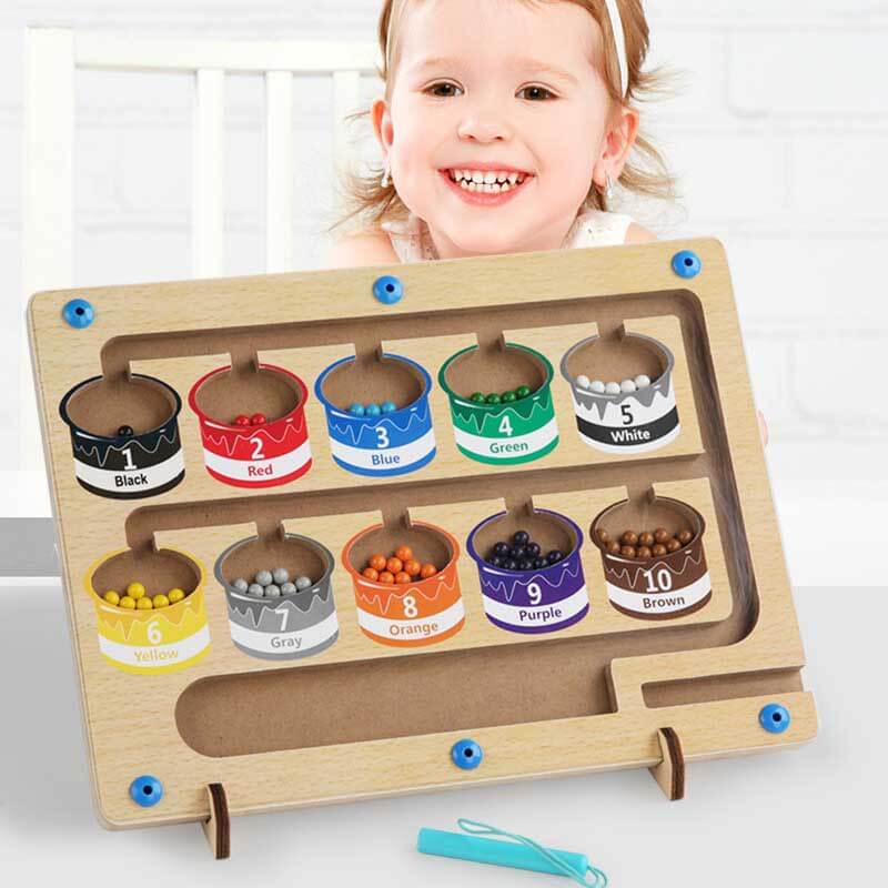 Holzspielzeug Sortierbrett mit bunten Kugeln, Lernspiel für Kinder, Montessori inspiriert.