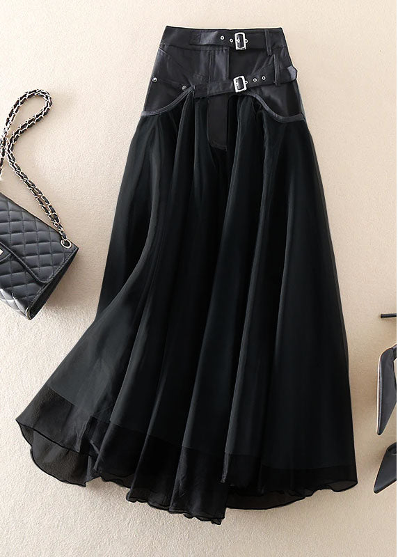 Schwarzer Maxirock mit Ledergürtel, Damenmode, elegantes Design, Chiffonstoff, Abendkleidung.