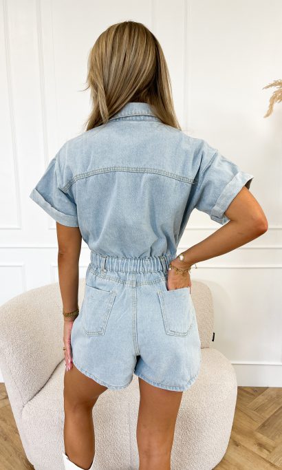 Trendig kortärmad denim jumpsuit med skortdesign – Mila