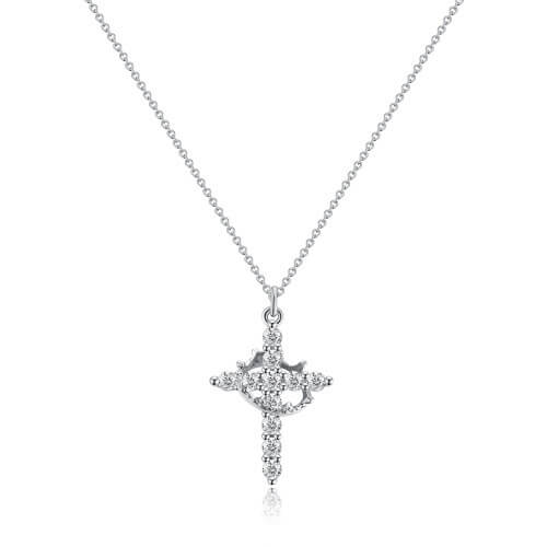 Halsband i silverfärg med korshänge, stenar och krona i mitten, visat som produktbild mot ljus bakgrund. 6