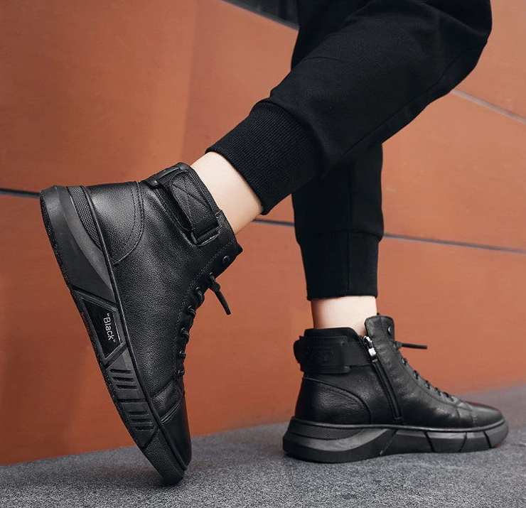 Schwarze Herren-Sneaker aus Leder, hohe Knöchel, modern, sportlich, Straßenmode.