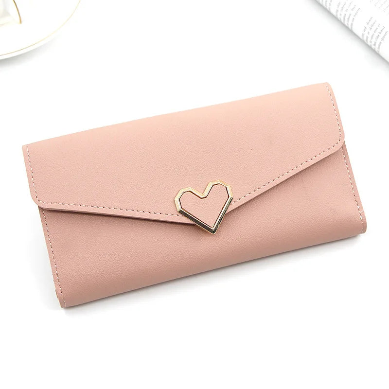 Rosa Damen-Geldbörse aus Leder mit Herzverschluss, elegant und stilvoll.
