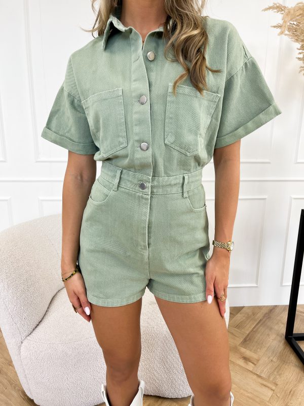 Trendig kortärmad denim jumpsuit med skortdesign – Mila