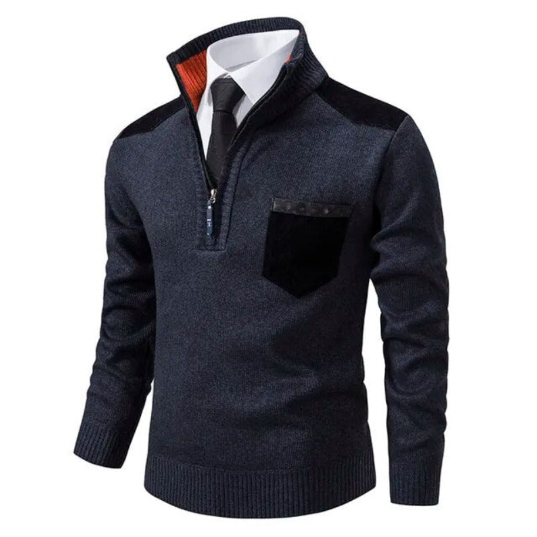 Dunkelblauer Herrenpullover mit Reißverschluss, schwarzem Kragen, Hemd und Krawatte.