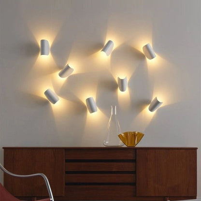 Moderne LED-Wandleuchten, weiß, energiesparend, Wohnzimmer, stilvolle Beleuchtung, Dekor.