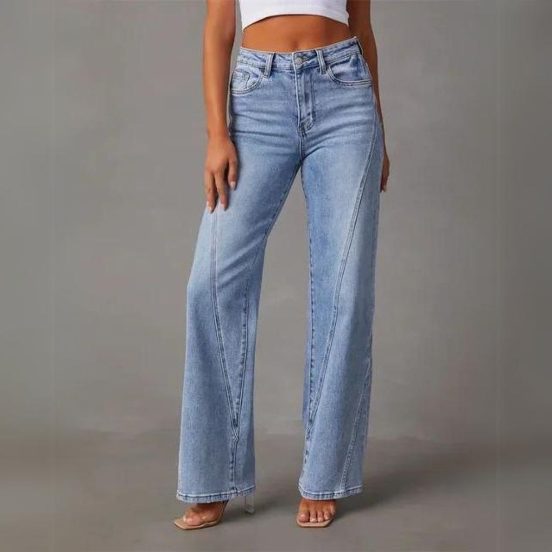 Frau in blauer, hoch taillierter, ausgestellter Jeans, modisch, lässig, Damenbekleidung.