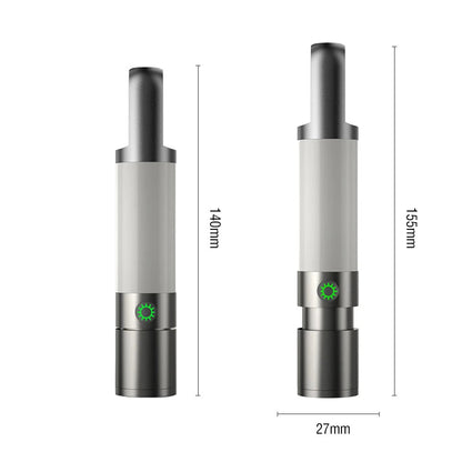 Zwei silberne elektrische Pfeffermühlen, Edelstahl, 140mm und 155mm, mit grünem Knopf.