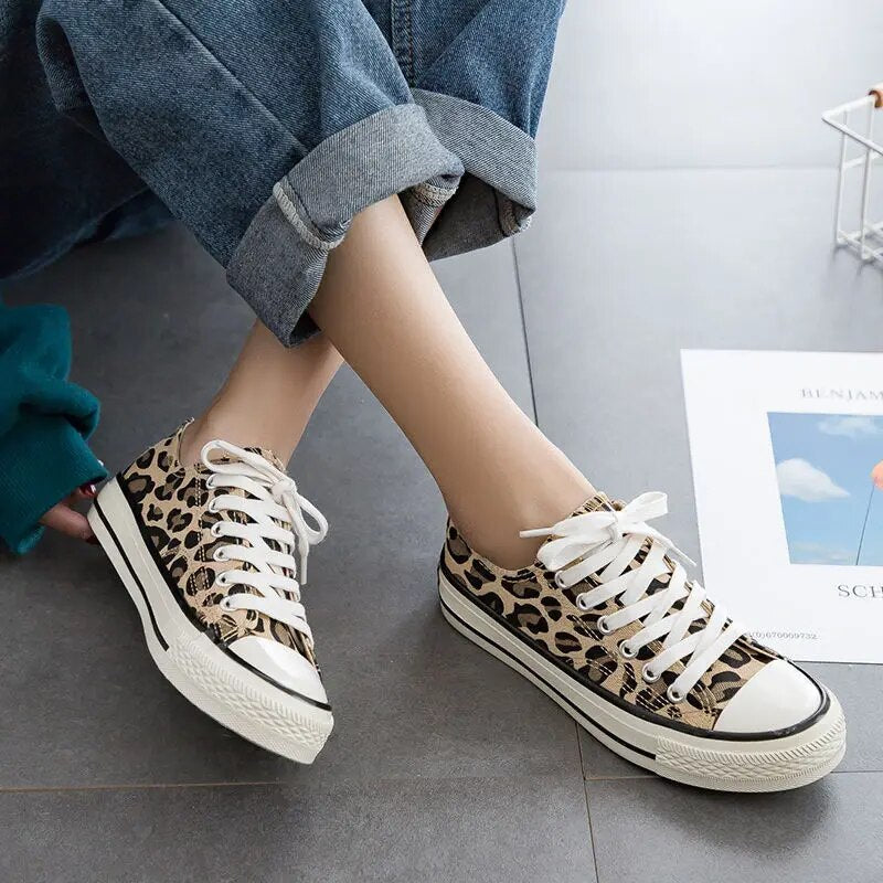 Stiliga leopardsneakers för damer – Savannah