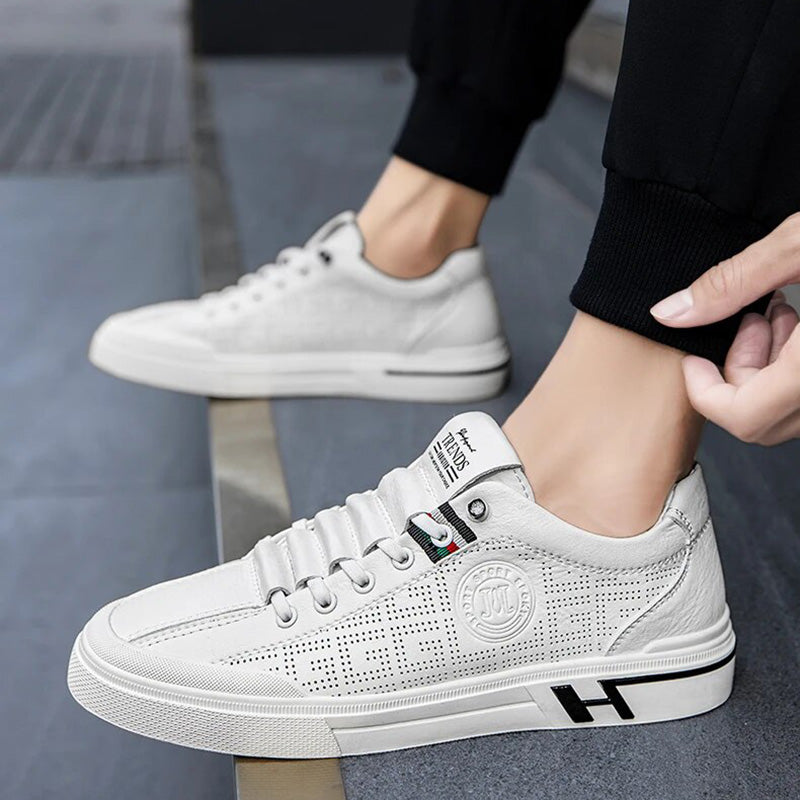 Herresneakers i perforerat läder med lätt konstruktion – Ethan