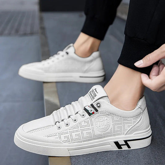 Herresneakers i perforerat läder med lätt konstruktion – Ethan