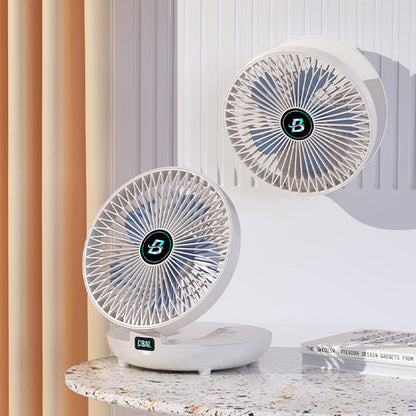 Zwei weiße, runde Tischventilatoren mit Gitterdesign auf Marmoroberfläche, modernes Design.