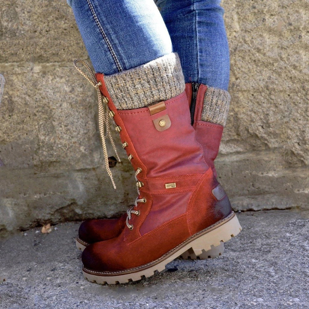 Rote Damen-Winterstiefel mit Schnürung, Wollfutter und robuster Sohle, ideal für kaltes Wetter.
