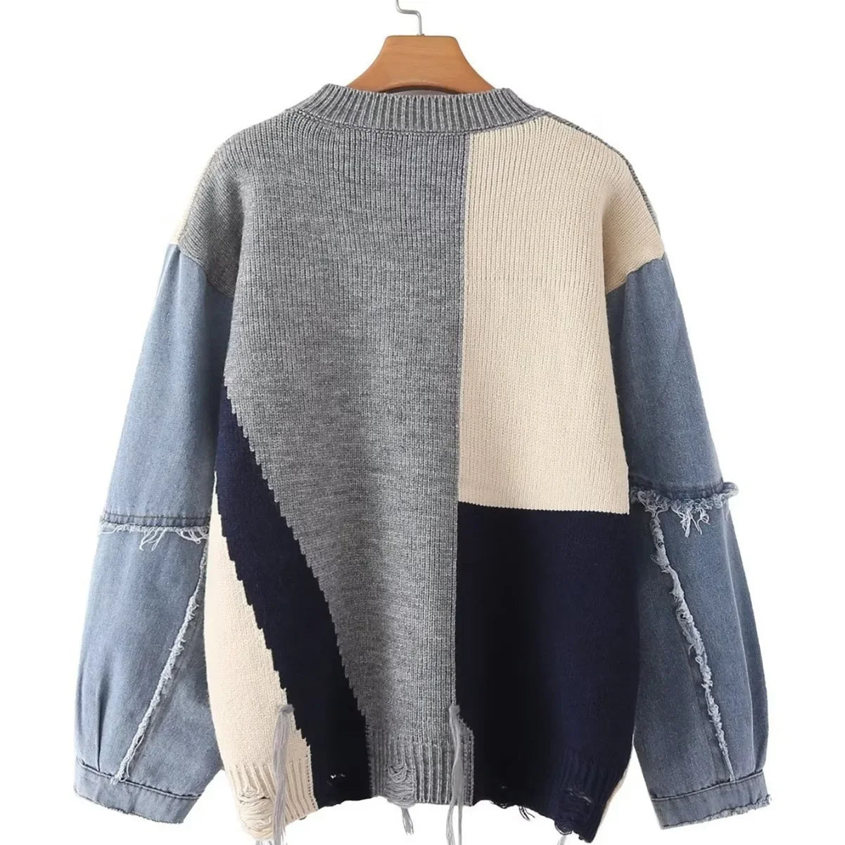 Patchwork-Pullover Damen, grau-blau-beige, Strick und Denim, modisch, lässig, Herbstmode.