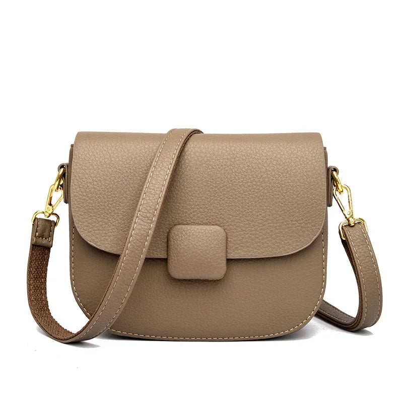 Beige Umhängetasche Damen Leder, modisch, verstellbarer Riemen, goldene Schnallen.