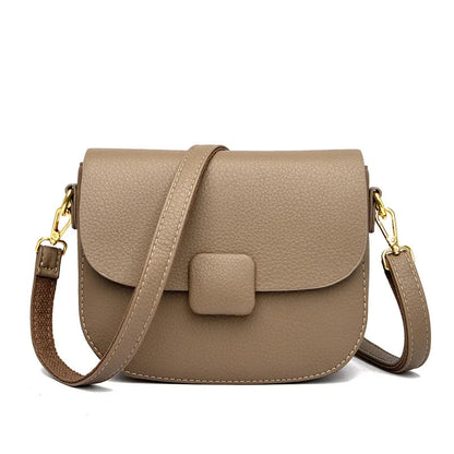 Beige Umhängetasche Damen Leder, modisch, verstellbarer Riemen, goldene Schnallen.