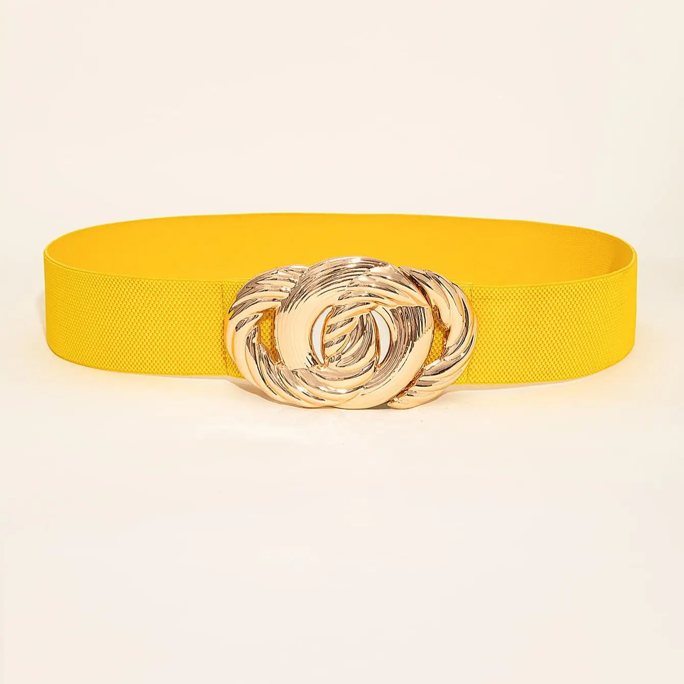 Gelber elastischer Gürtel mit goldener Schnalle, modisches Accessoire, Damenmode.