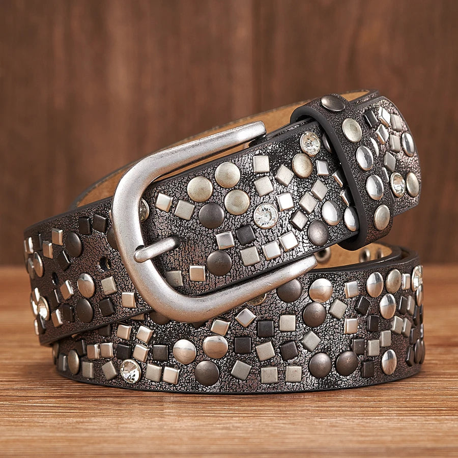 Damen Ledergürtel mit Nieten, schwarz, silberne Schnalle, modisch, robust, Accessoire.