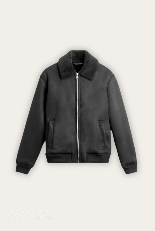 Schwarze Herren-Lederjacke mit Reißverschluss und Fellkragen, modisch und warm.