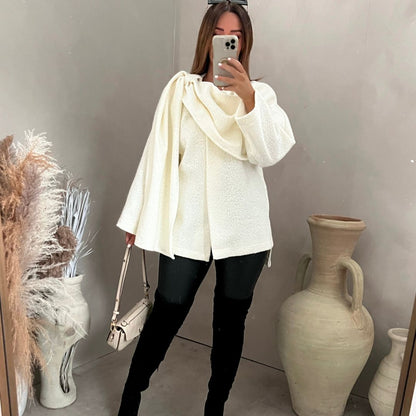 Bouclé-poncho med sjaldetalj – Vivienne