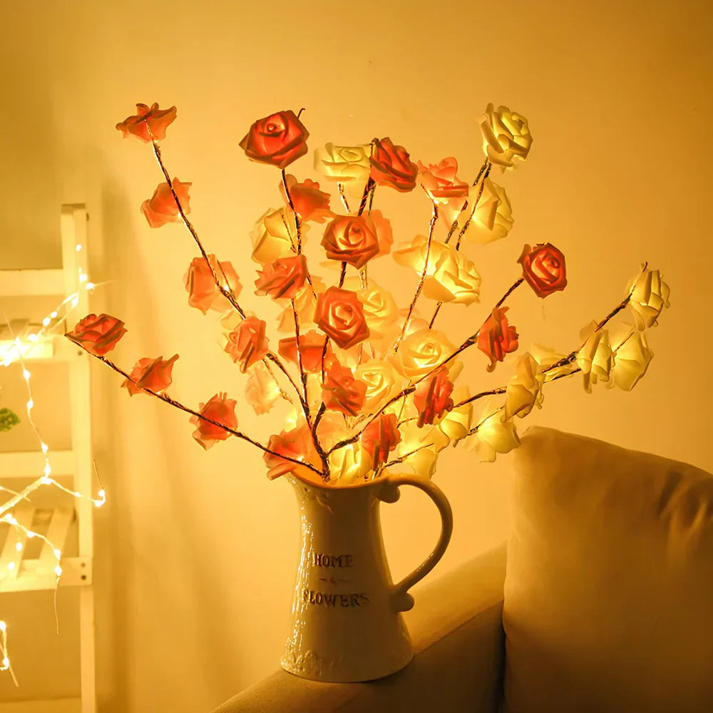 Künstliche Rosenlichter in Vase, warmweiß, dekorative Beleuchtung, Wohnzimmer, romantisch.