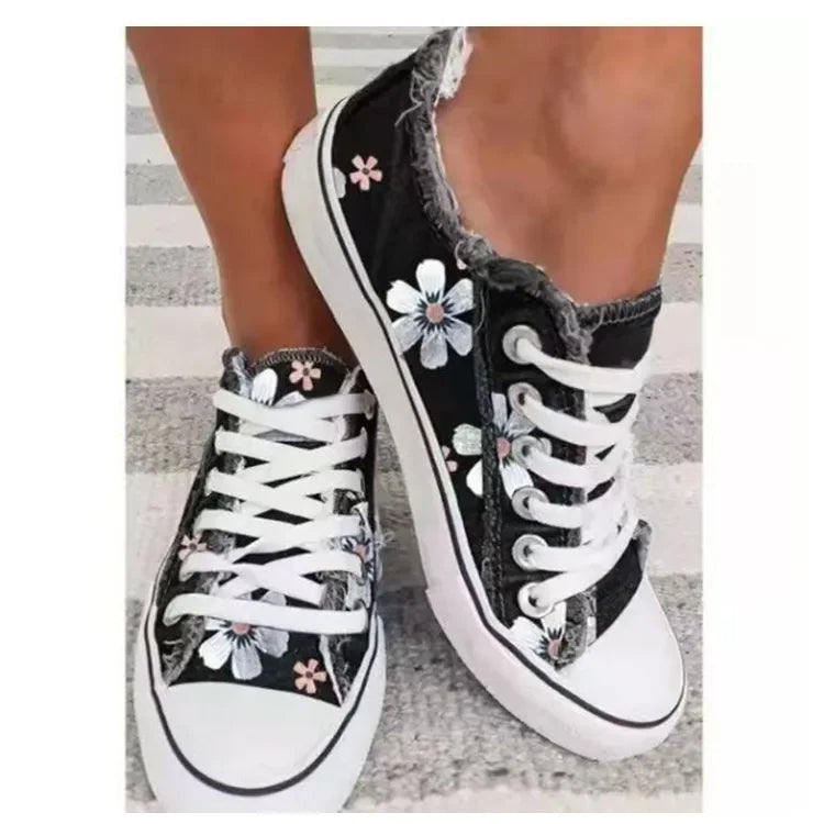 Schwarze Damen-Sneaker mit Blumenmuster, weiße Sohle, Freizeitschuh, modisch, bequem.