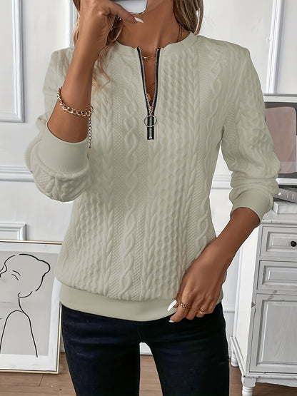 Damen Strickpullover, cremefarben, Zopfmuster, Reißverschluss, modisch, elegant, Herbstmode.