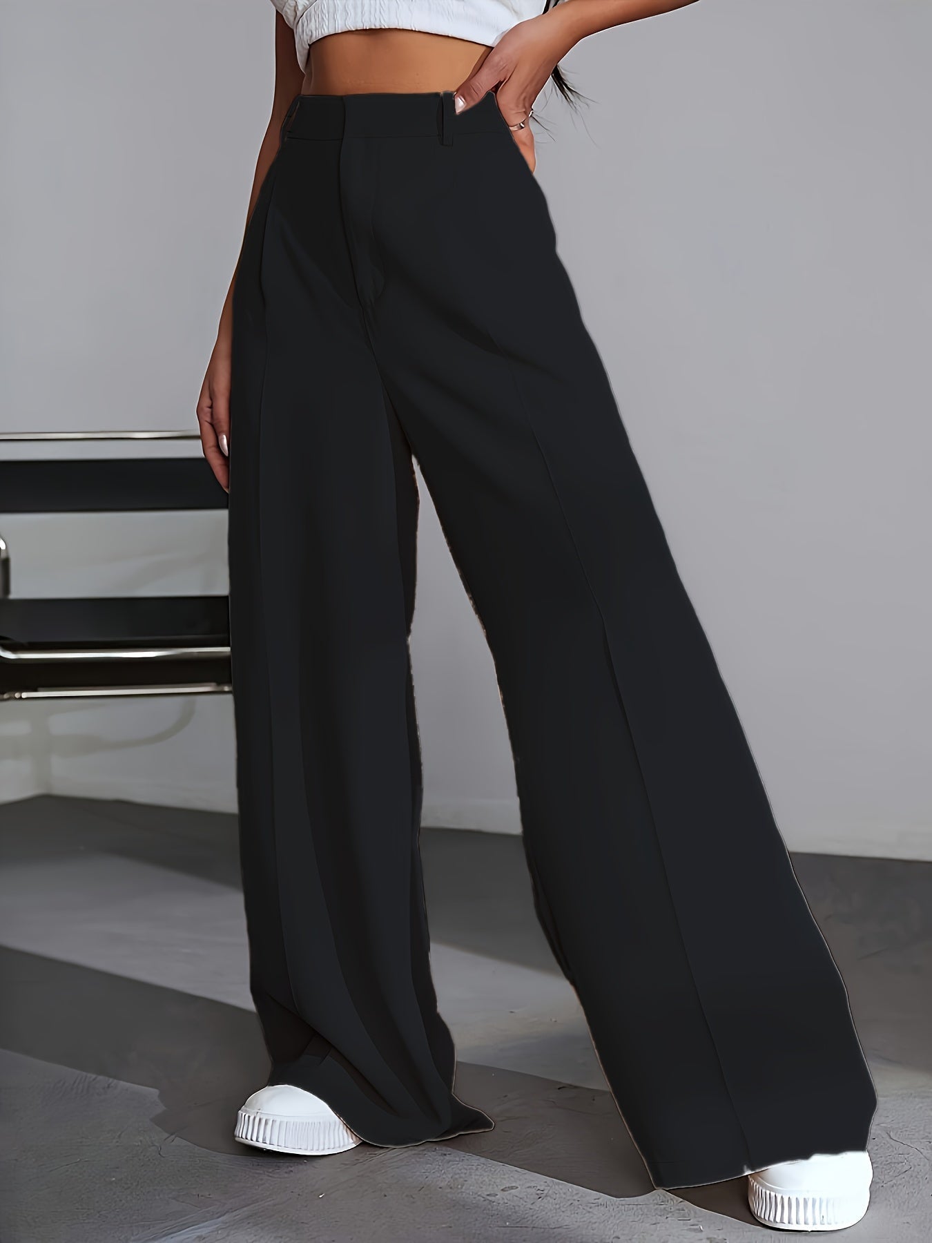 Damenhose schwarz, weit geschnitten, elegant, modisch, Büro-Outfit, hohe Taille, Polyester.