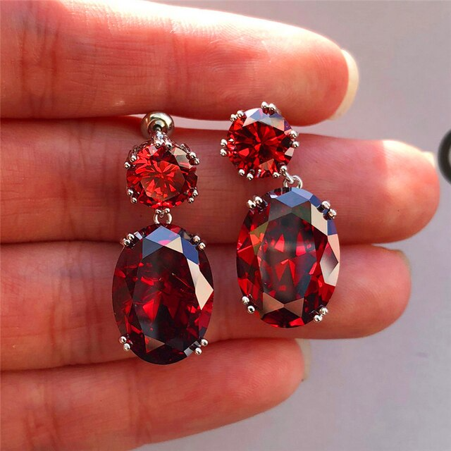 Rote ovale Zirkonia Ohrringe, elegantes Design, Damen Schmuck, stilvolle Accessoires.