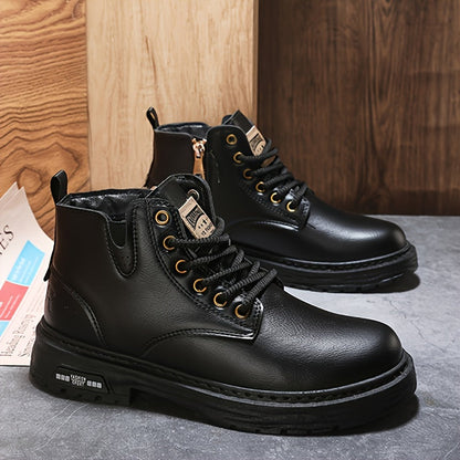 Schwarze Lederstiefel mit Schnürung, Herrenmode, rutschfeste Sohle, stilvoll und robust.