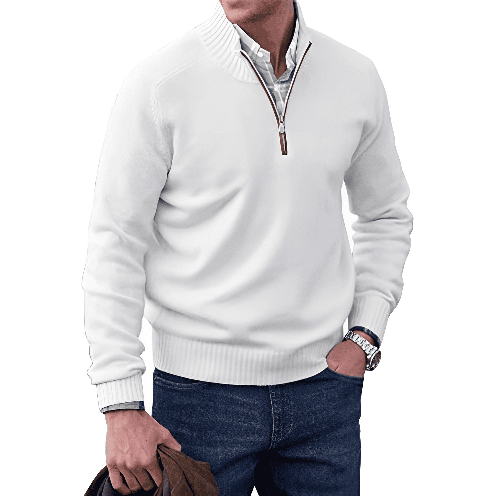 Mann in weißem Pullover mit Reißverschluss, blaue Jeans, Uhr, hält braune Jacke.