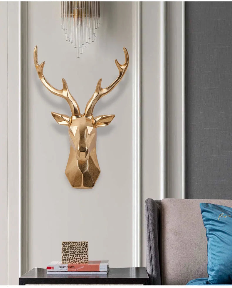 Goldenes 3D-Hirschkopf-Wanddeko aus Harz, modernes Tier-Skulptur-Design im Wohnzimmer.