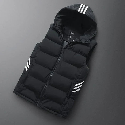 Schwarze ärmellose Steppweste mit Kapuze und weißen Streifen, sportlich, Unisex.