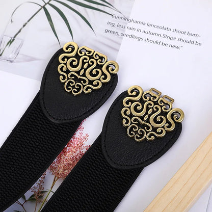 Schwarzer elastischer Gürtel mit goldener Schnalle, Damenmode-Accessoire, elegant und stilvoll.