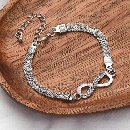 Silbernes Armband mit Unendlichkeitssymbol, verstellbar, Damen Schmuck, elegantes Design.