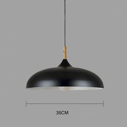 Schwarze Pendelleuchte, Metall, 35 cm Durchmesser, modernes Design, Holzdetail, Innenbeleuchtung.