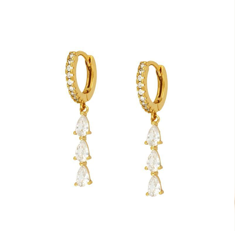 Goldene Ohrringe mit Zirkonia, Tropfenform, eleganter Schmuck, Damenaccessoire, modisch.