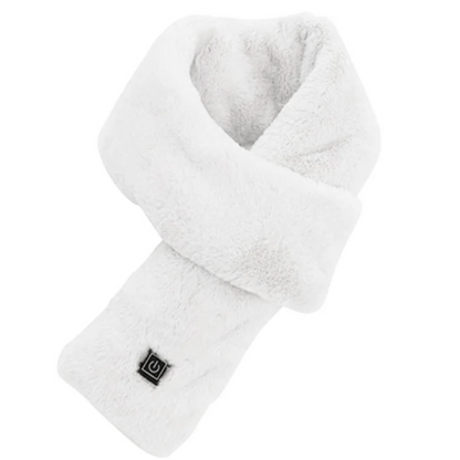 Weißer, flauschiger Schal aus Kunstfell, ideal für Wintermode und Kälteschutz.