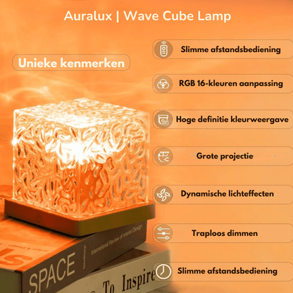 Vågkubslampa som lyser orange ovanpå två böcker, omgiven av en lista med symboler som visar lampans egenskaper. 7