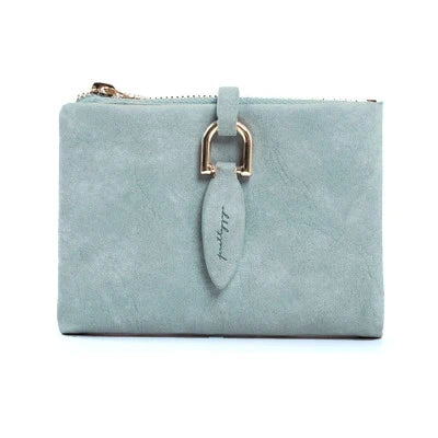 Hellblaue Damen-Geldbörse aus Leder mit Reißverschluss und goldenen Details.