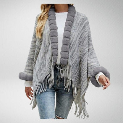 Damen Poncho grau mit Fransen, Strick, warm, modisch, Herbst Winter, lässig, elegant.