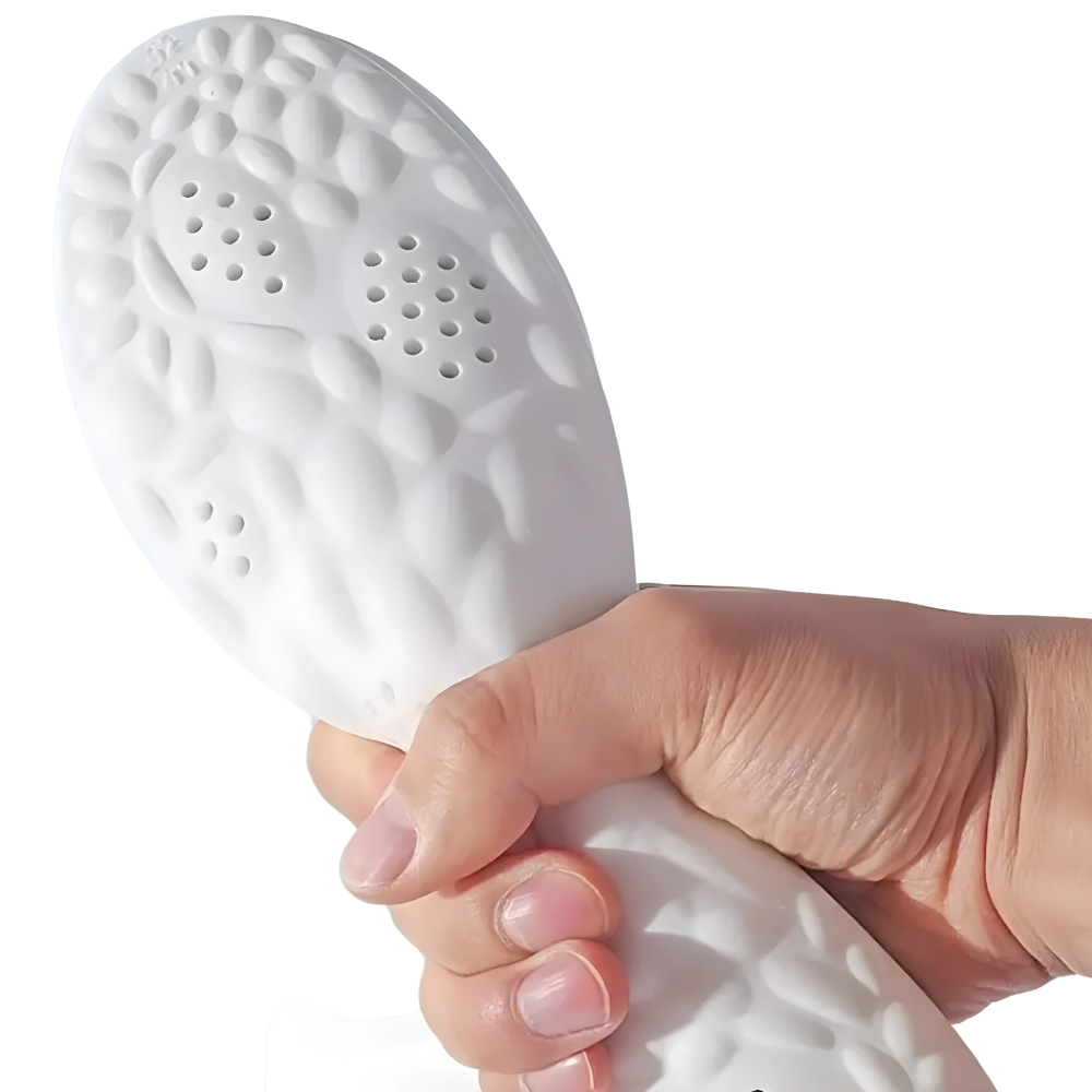 Weiße Silikonschöpfkelle mit strukturiertem Griff, ergonomisch, Küchenzubehör.